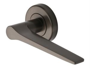 Gio Lever on Round Rose